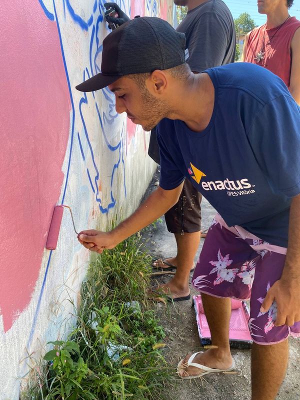 Projeto "Faelo": Grafite realizado no muro da escola EMEF Edna de Mattos, no bairro Jesus de Nazareth, em Vitória por Enactus da Ufes Vitória