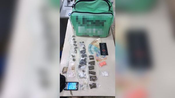 Homem de 27 anos foi preso com drogas dentro de bolsa de entrega de lanches em Vitória