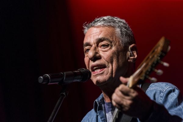 Chico Buarque lança música 'Que tal um Samba?'