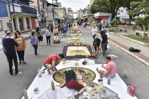 Tapetes coloridos tomam as ruas de Vila Velha no Corpus Christi