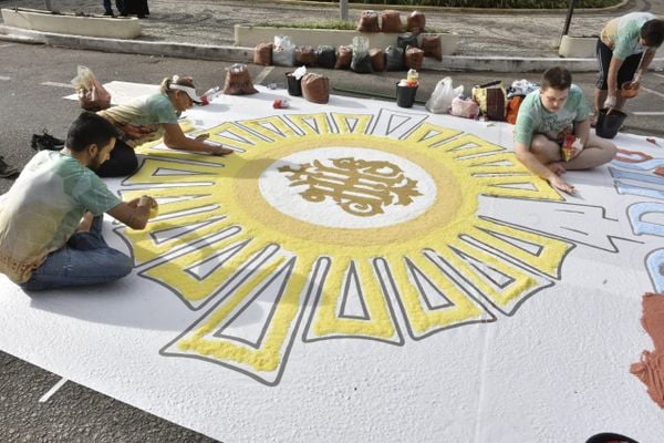 Tapetes de Corpus Christi enfeitam as ruas ao lado da Catedral Metropolitana de Vitória