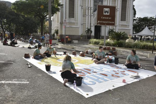 Tapetes de Corpus Christi enfeitam as ruas ao lado da Catedral Metropolitana de Vitória