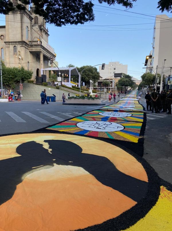 Tapetes de Corpus Christi enfeitam as ruas de Castelo, no Sul do ES por Beatriz Caliman