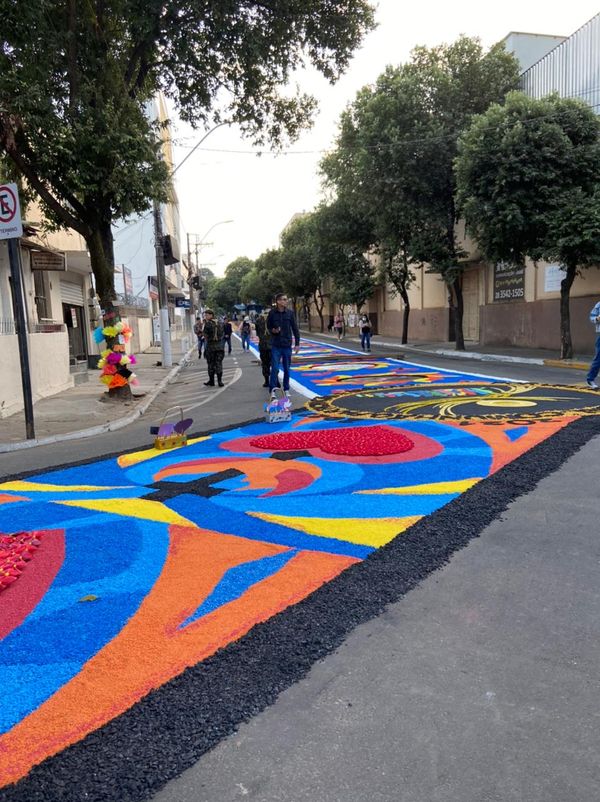 Tapetes de Corpus Christi enfeitam as ruas de Castelo, no Sul do ES por Beatriz Caliman