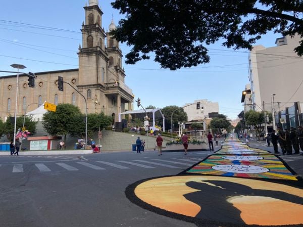 Tapetes de Corpus Christi enfeitam as ruas de Castelo, no Sul do ES por Beatriz Caliman