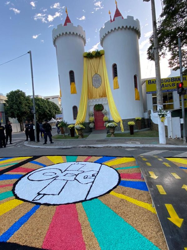 Tapetes de Corpus Christi enfeitam as ruas de Castelo, no Sul do ES por Beatriz Caliman