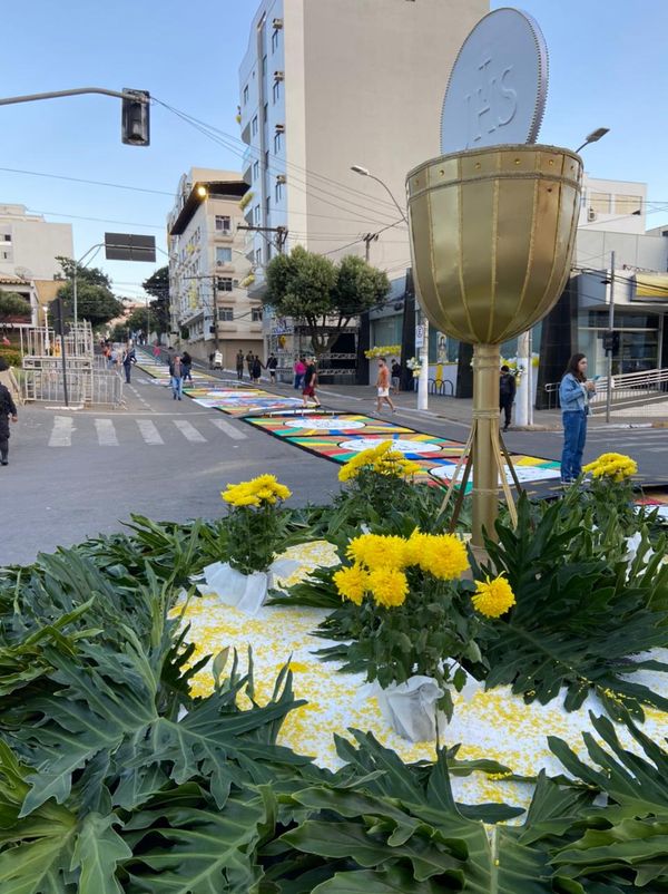 Tapetes de Corpus Christi enfeitam as ruas de Castelo, no Sul do ES por Beatriz Caliman