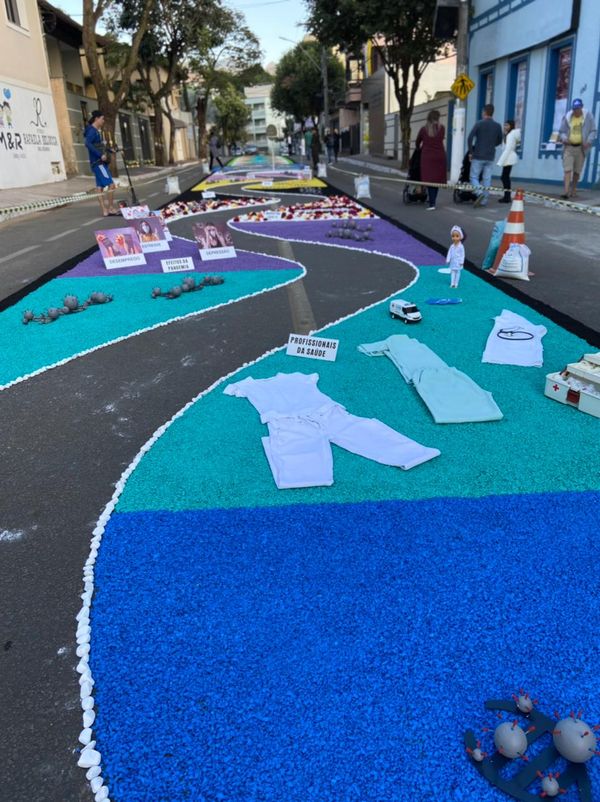 Tapetes de Corpus Christi enfeitam as ruas de Castelo, no Sul do ES por Beatriz Caliman