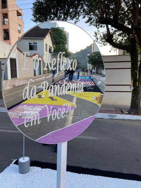 Tapetes de Corpus Christi enfeitam as ruas de Castelo, no Sul do ES por Beatriz Caliman