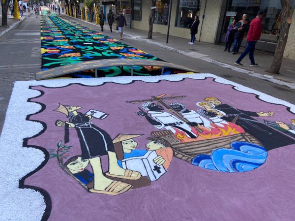 Tapetes de Corpus Christi enfeitam as ruas de Castelo, no Sul do ES por Beatriz Caliman