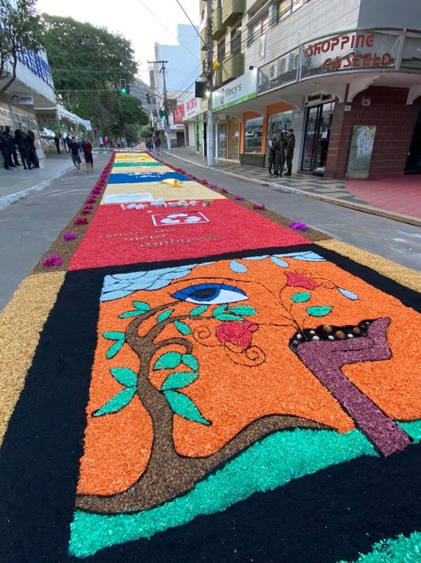 Tapetes de Corpus Christi enfeitam as ruas de Castelo, no Sul do ES por Beatriz Caliman