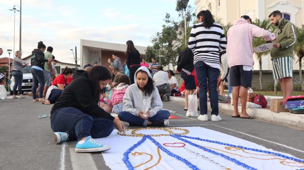 Tapetes de Corpus Christi na Serra