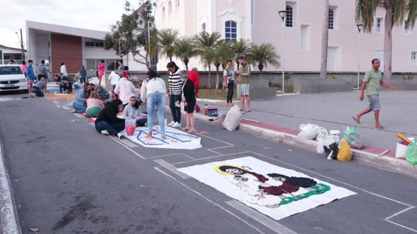 Tapetes de Corpus Christi na Serra