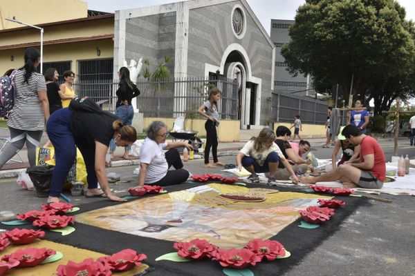 Tapetes de Corpus Christi nas ruas de Itapuã, Vila Velha