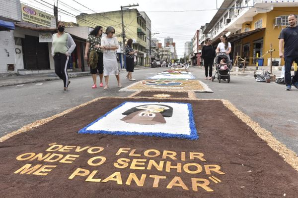 Tapetes de Corpus Christi nas ruas de Itapuã, Vila Velha