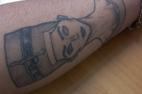 O fã Guilherme Vargas fez uma tatuagem inspirada na cantora Beyoncé