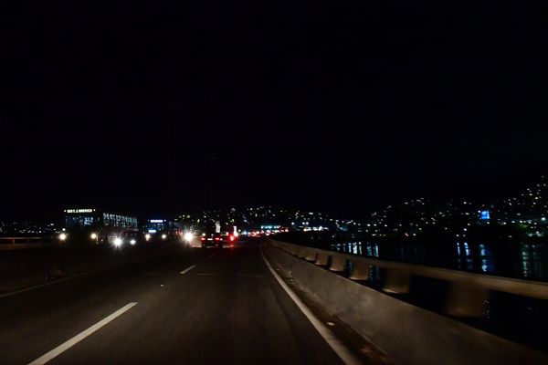 Trecho da Segunda Ponte sem iluminação por Fernando Madeira