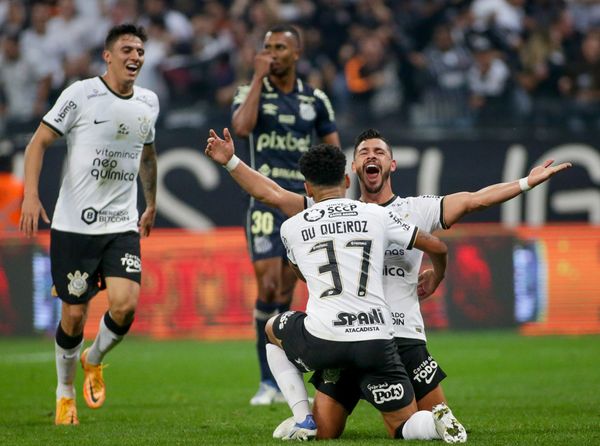Corinthians atropelou o Santos e ficou bem perto das quartas de final da Copa do Brasil