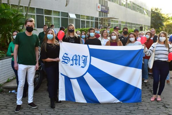 Os doadores levaram a bandeira do município da região Serrana de onde partiram rumo ao Hemoes por Ricardo Medeiros