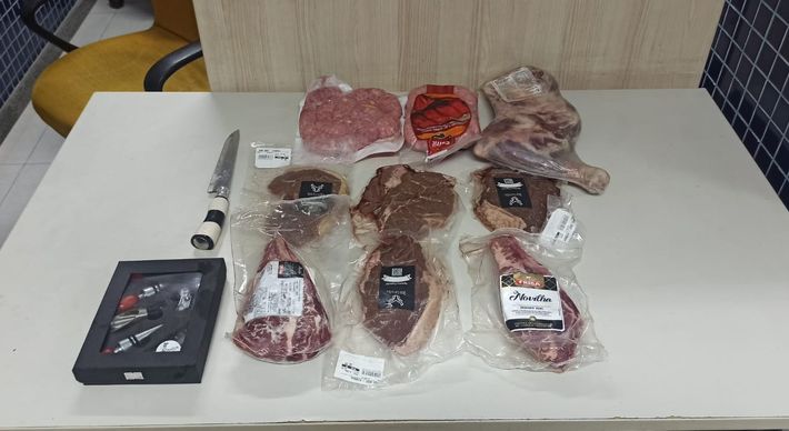 Os suspeitos foram detidos pela Guarda Municipal na madrugada desta quinta-feira (23) e não disseram se iriam revender ou comer a carne furtada
