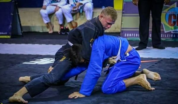 Roger Leão é uma das promessas do Wrestling capixaba