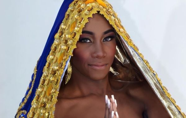 Vestida de Nossa Senhora, Eloá Rodrigues representa o Brasil no concurso Miss International Queen 2022, considerado o 