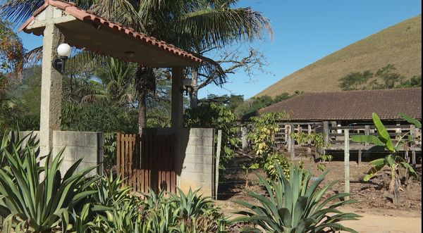 Família é feita refém no interior de Cachoeiro e tem carro roubado