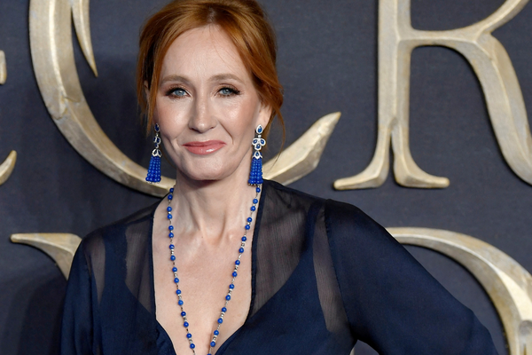 J.K. Rowling foi ridicularizada em falsa chamada de vídeo com comediantes