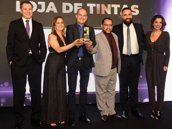 30º Recall de Marcas Rede Gazeta -  Vinicius Ventorim com o troféu da Politintas  por Carlos Alberto Silva