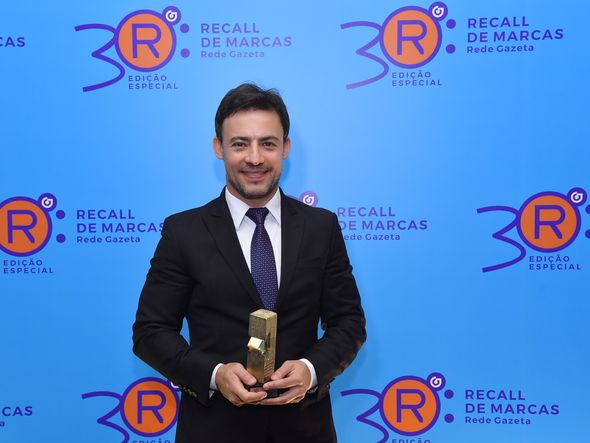 Juarez Renza, das Óticas Diniz por Arthur Louzada