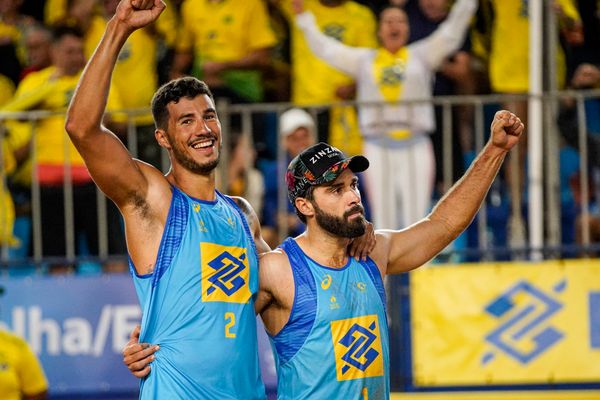 A dupla de vôlei de praia, Bruno e Saymon, vencem Evandro e Álvaro na final do Circuito Brasileiro disputado na Praia da Costa em Vila Velha por Vitor Jubini