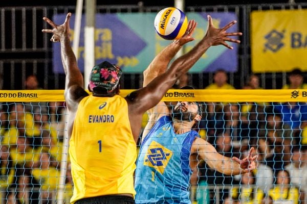 A dupla de vôlei de praia, Bruno e Saymon, vencem Evandro e Álvaro na final do Circuito Brasileiro disputado na Praia da Costa em Vila Velha por Vitor Jubini