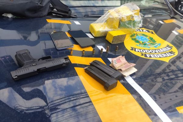 Arma e drogas foram apreendidos com suspeito em Vitória