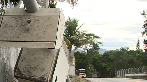 Radares da ES 164 são encontrados danificados no Sul do ES por Carlos Barros