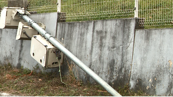 Radares da ES 164 são encontrados danificados no Sul do ES por Carlos Barros