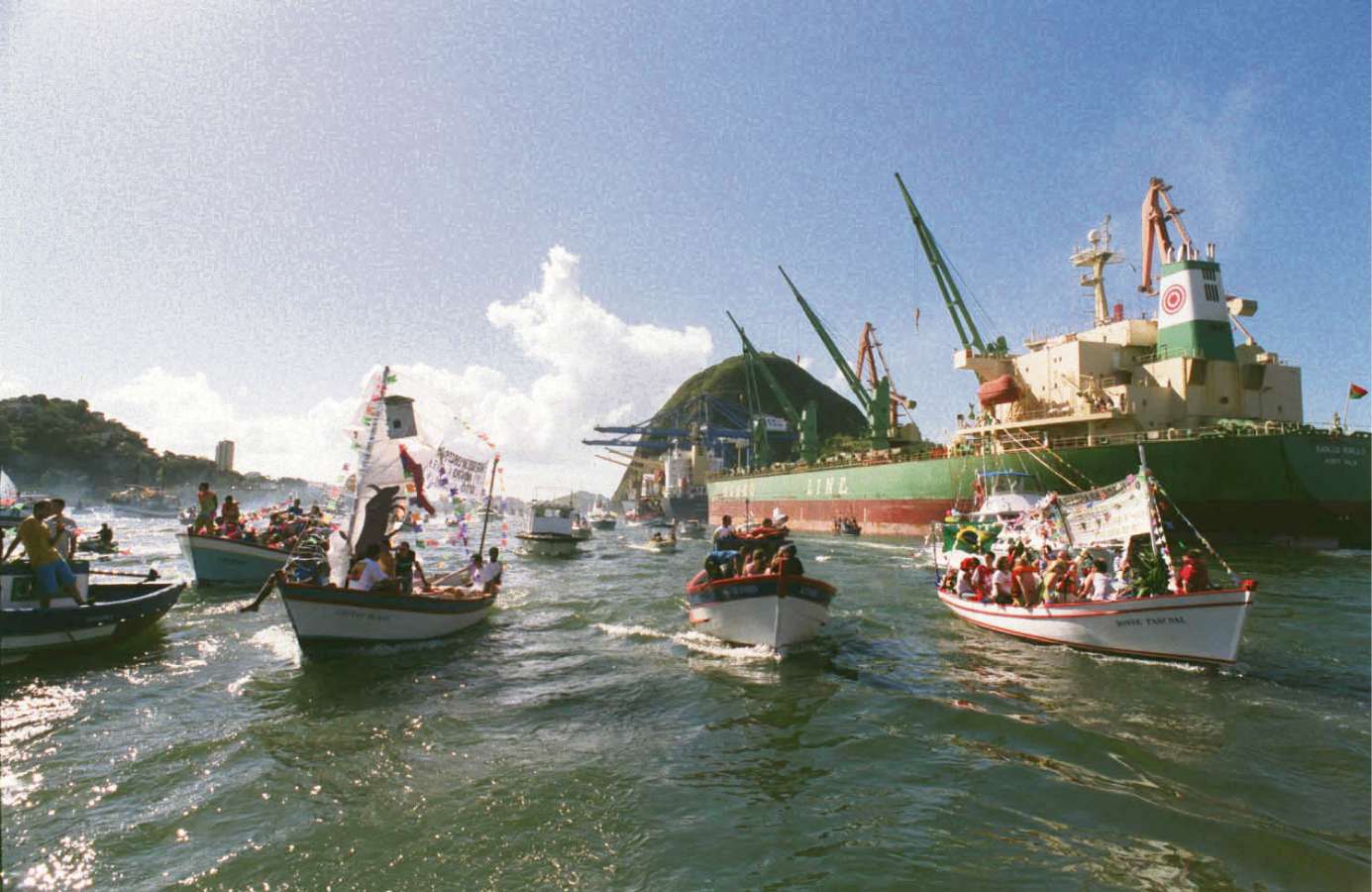 Procissão marítma em homenagem a São Pedro na Baía de Vitória em 2004