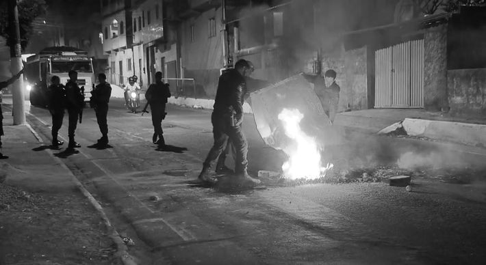 Morte de jovem em confronto de suspeitos armados com agentes da Guarda Municipal em Cobi de Cima, Vila Velha, provocou cenário de caos que aterroriza a rotina de moradores