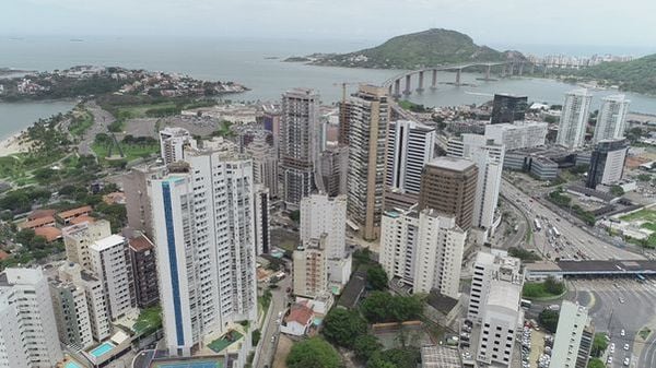 Vista área de Vitória, cidade que não poderá homenagear gente que não merece