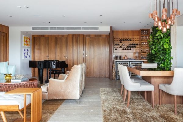  Por isso, porque não incluir uma adega na sua casa? É possível criar um cantinho dinâmico e reduzido em um cômodo especial  por Foto de Maura Mello e projeto de Dantas & Passos Arquitetura