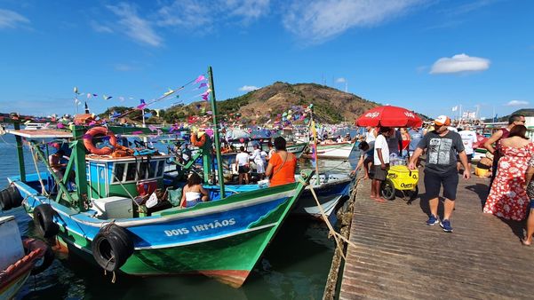 Barcos preparados para a Procissão marítima a São Pedro por Carlos Alberto Silva