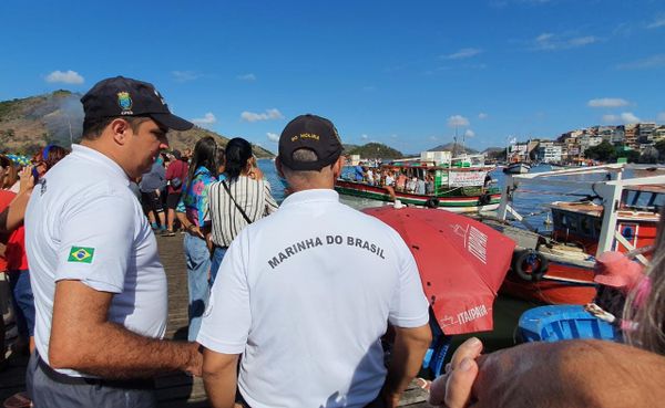 Barcos preparados para a Procissão marítima a São Pedro por Carlos Alberto Silva