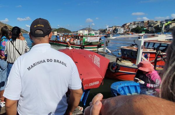 Barcos preparados para a Procissão marítima a São Pedro por Carlos Alberto Silva