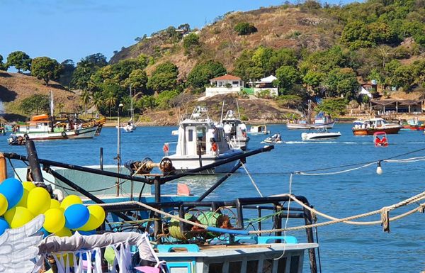 Barcos preparados para a Procissão marítima a São Pedro por Carlos Alberto Silva
