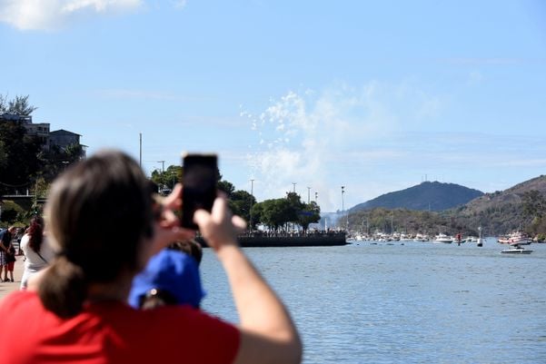 Homenagem a São Pedro - Missa e procissão marítima. por Carlos Alberto Silva