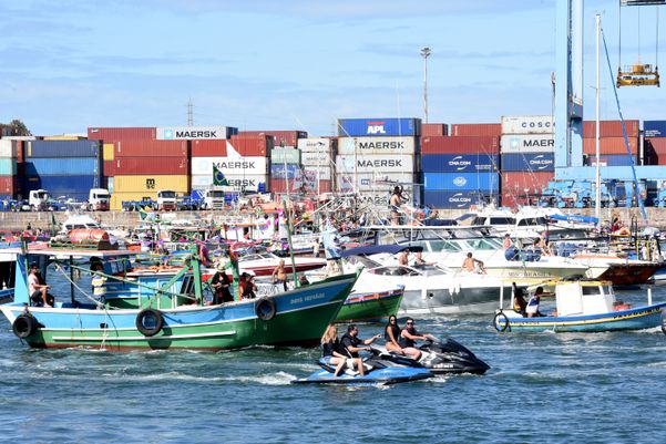 Homenagem a São Pedro - Missa e procissão marítima. por Carlos Alberto Silva