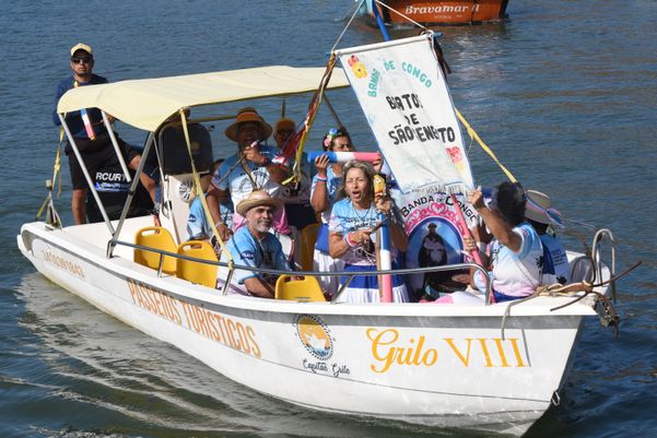 Homenagem a São Pedro - Missa e procissão marítima. por Carlos Alberto Silva