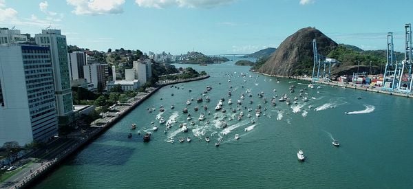 Imagens de drone da Procissão Marítima em homangem a São Pedro  por Bernardo Bracony