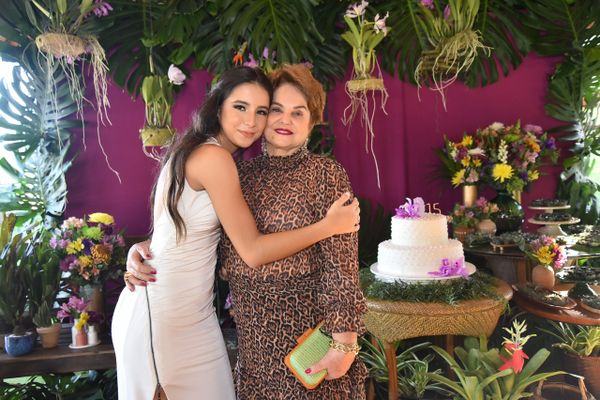 Isadora Moulin e a avó Suely Moulin