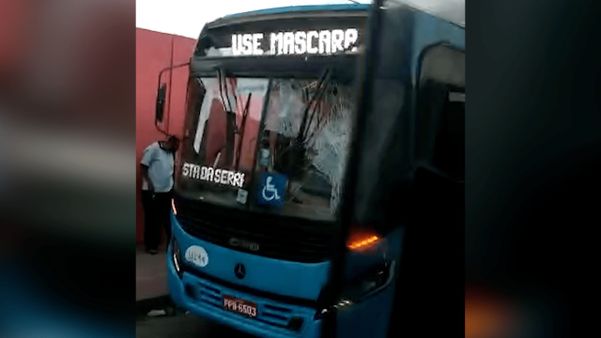 Ônibus param de circular após pedrada e ameaças em Planalto Serrano, na Serra