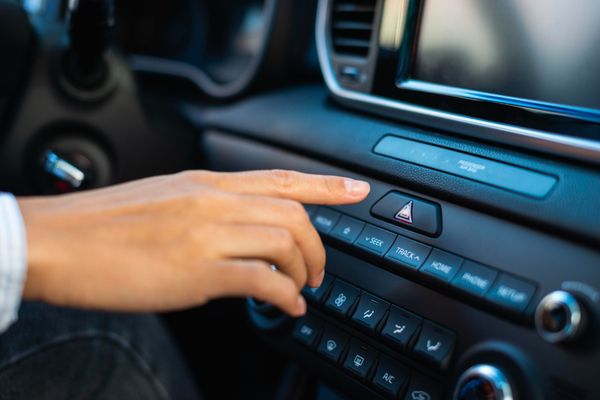 Para alguns motoristas os botões podem parecer um quebra-cabeça. Com a ajuda de alguns especialistas decidimos desvendar o que está por detrás do volante.
